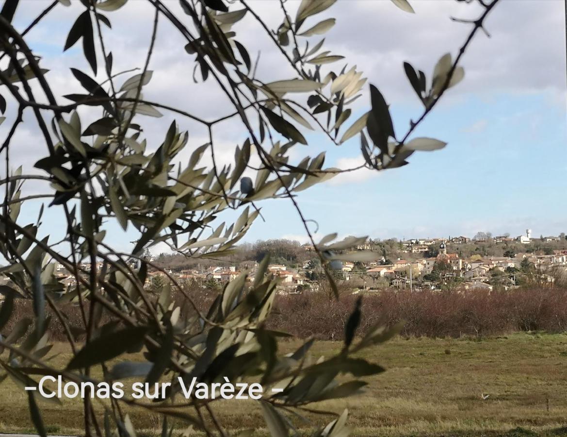 Comme A La Maison Clonas-sur-Vareze Exterior foto