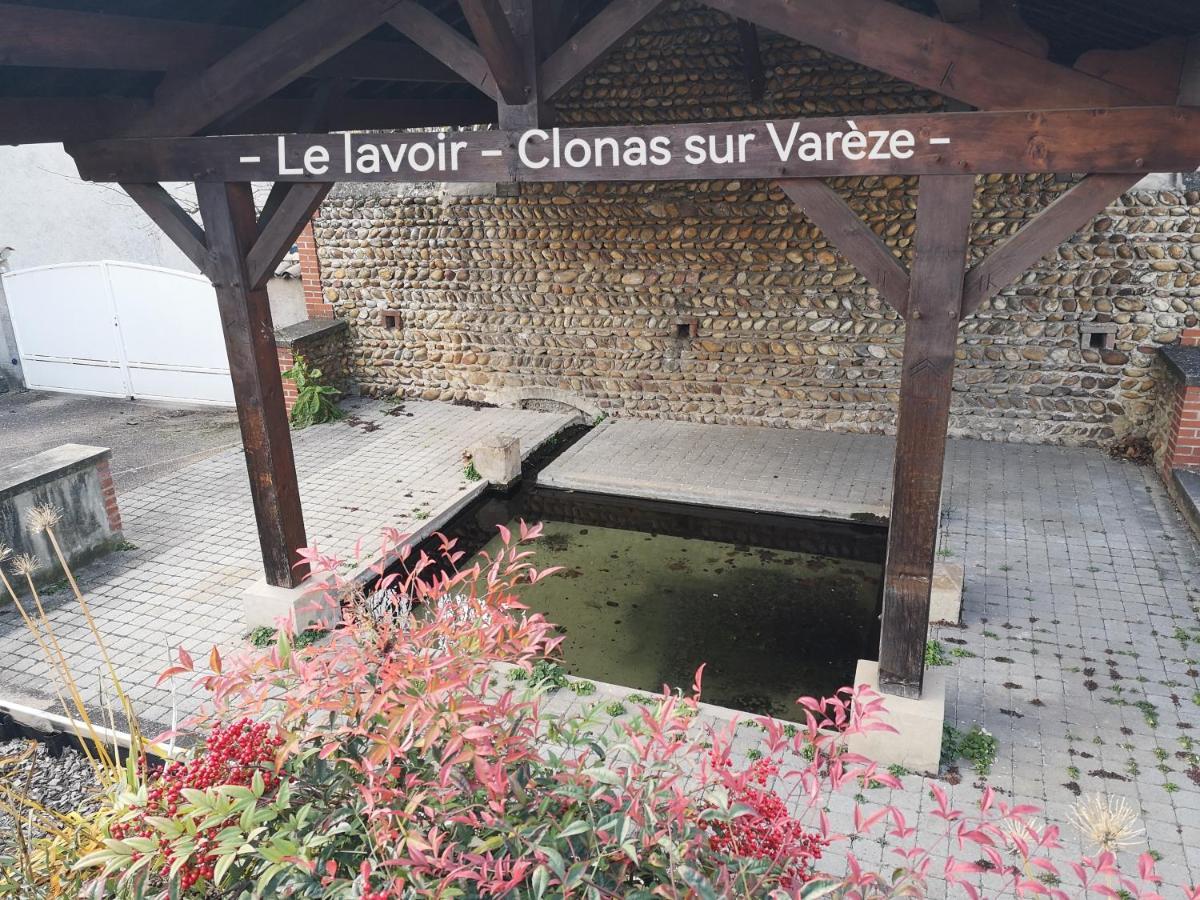 Comme A La Maison Clonas-sur-Vareze Exterior foto